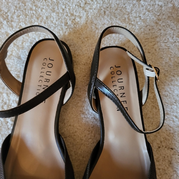 Journee Collection Women's Brown Ankle Strap Flats Size 8.5 - Picture 3 of 4